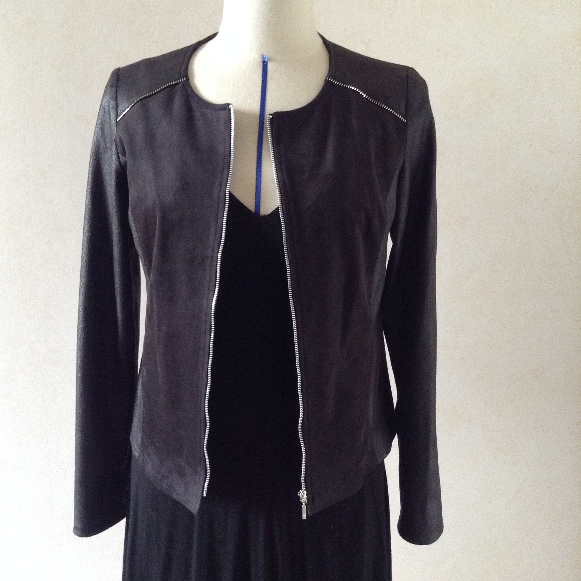  Blouson  veste femme  en simili noir  chic  Location 