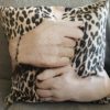 Housse coussin imprimé peau de bête panthère