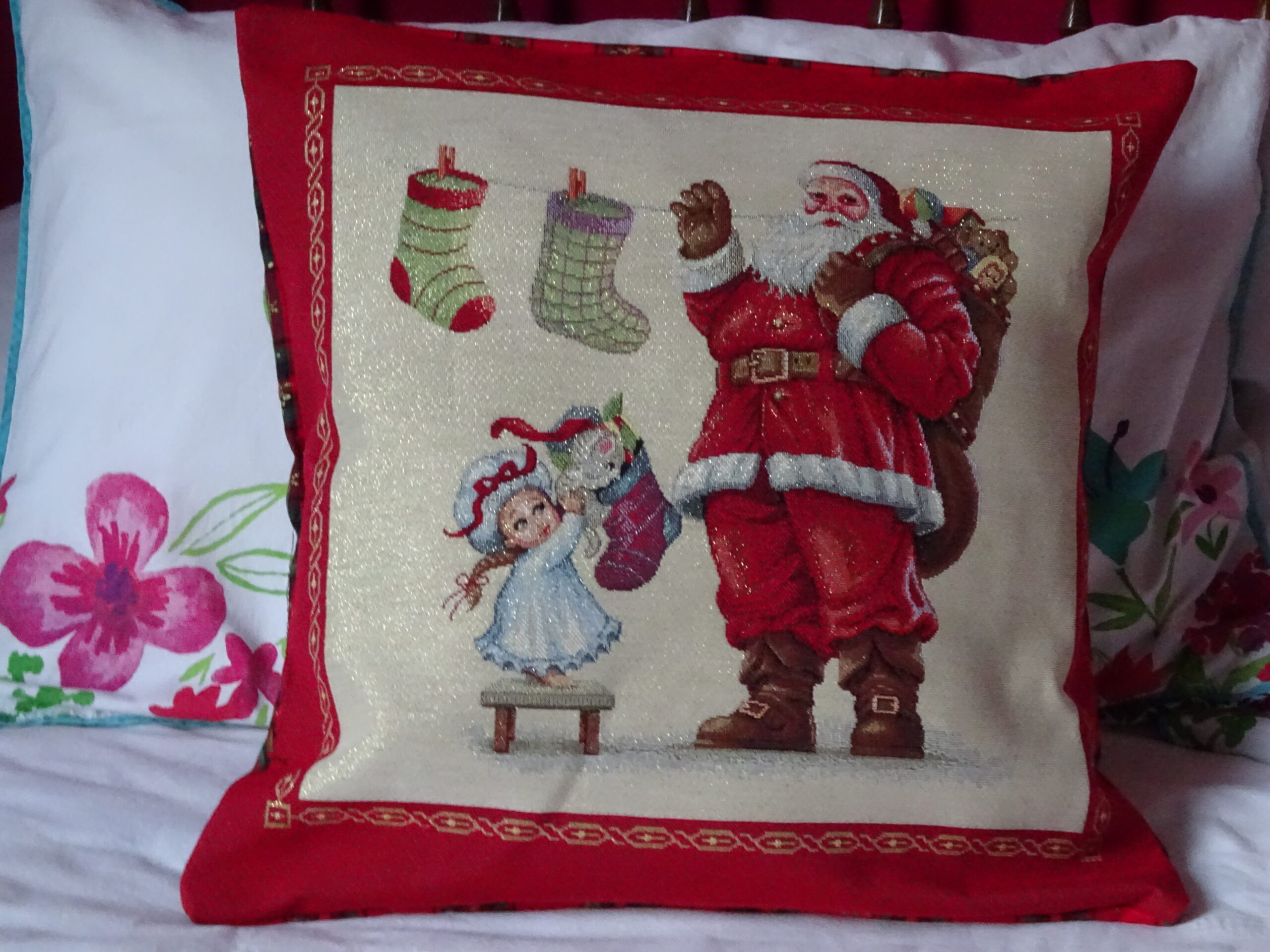 Housse de coussin père Noël et chaussette de noêl